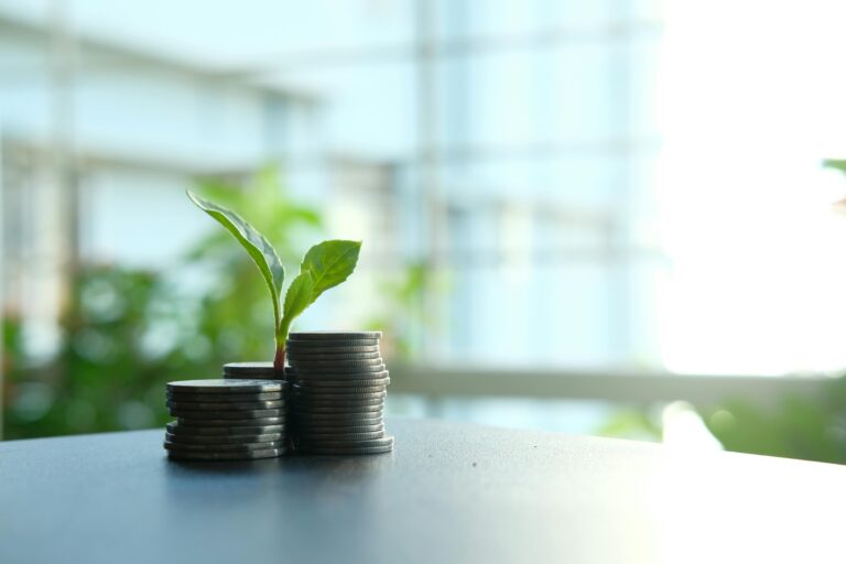 COMMERCIAL SOLAR COSTS & ROI IN UK