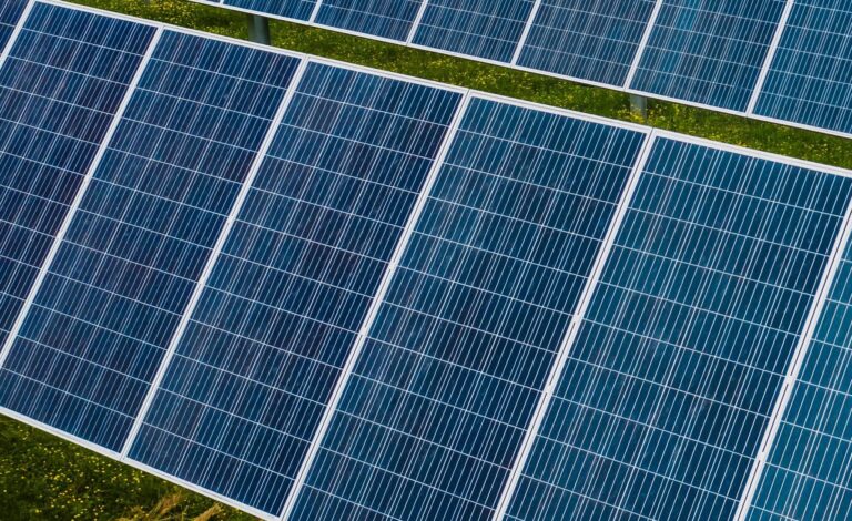 ground mount commercial solar panels
